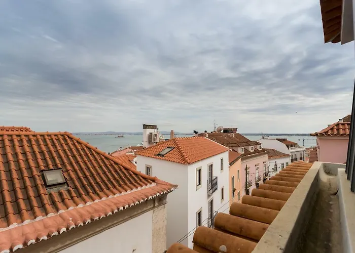 Alfama Modern Two-bedroom W/ River View And Parking - By Lu Holidays Lisboa