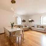 Alfama Modern Two-bedroom W/ River View And Parking - By Lu Holidays شقة