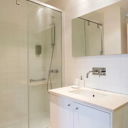 Alfama Modern Two-bedroom W/ River View And Parking - By Lu Holidays Lisboa